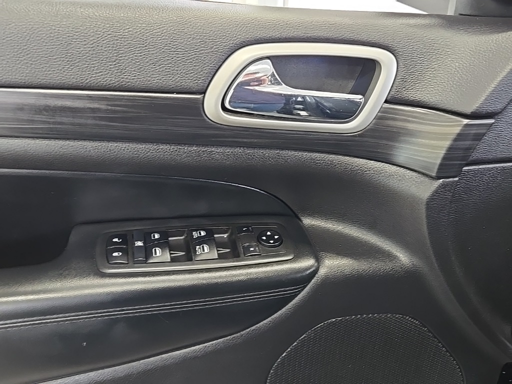 Vehicle image 26 of 35