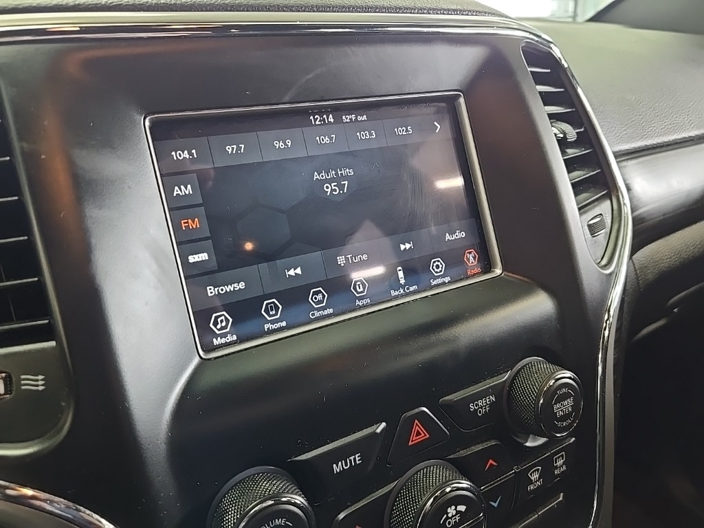 Vehicle image 21 of 35