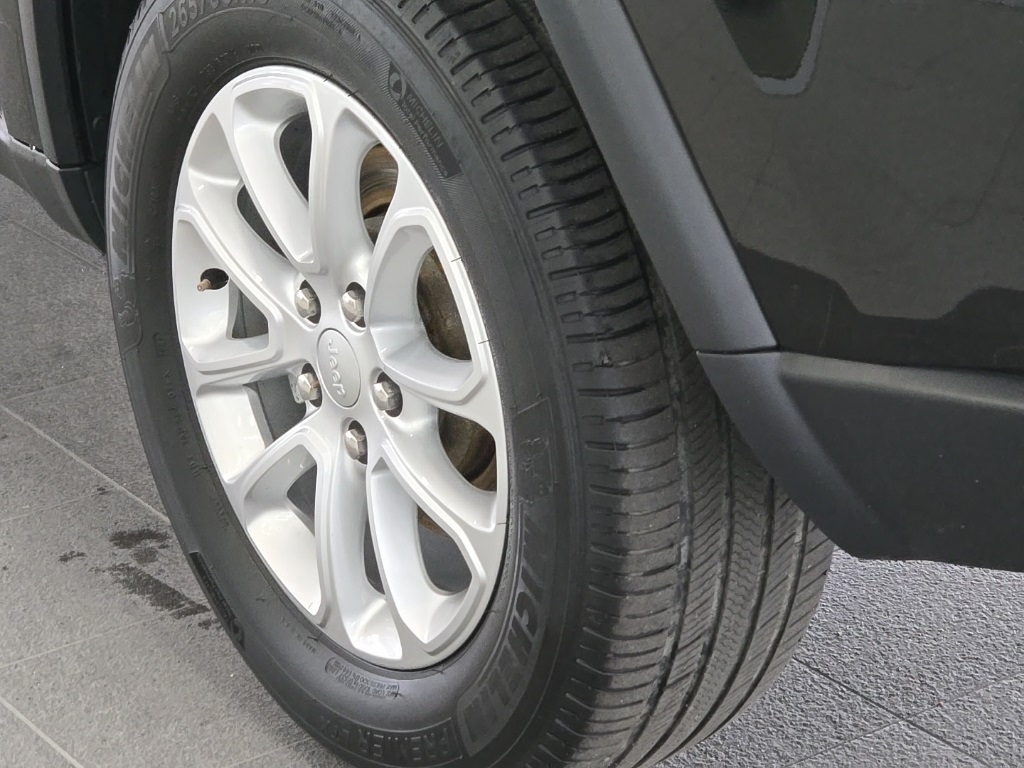 Vehicle image 14 of 35