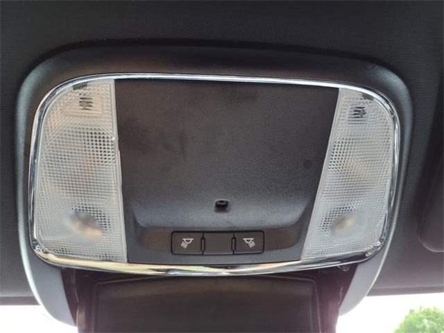 Vehicle image 19 of 21