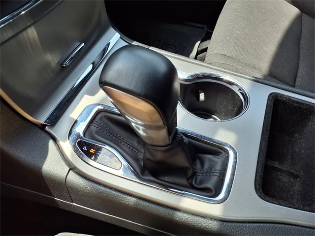 Vehicle image 17 of 21