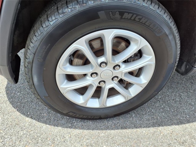 Vehicle image 9 of 21