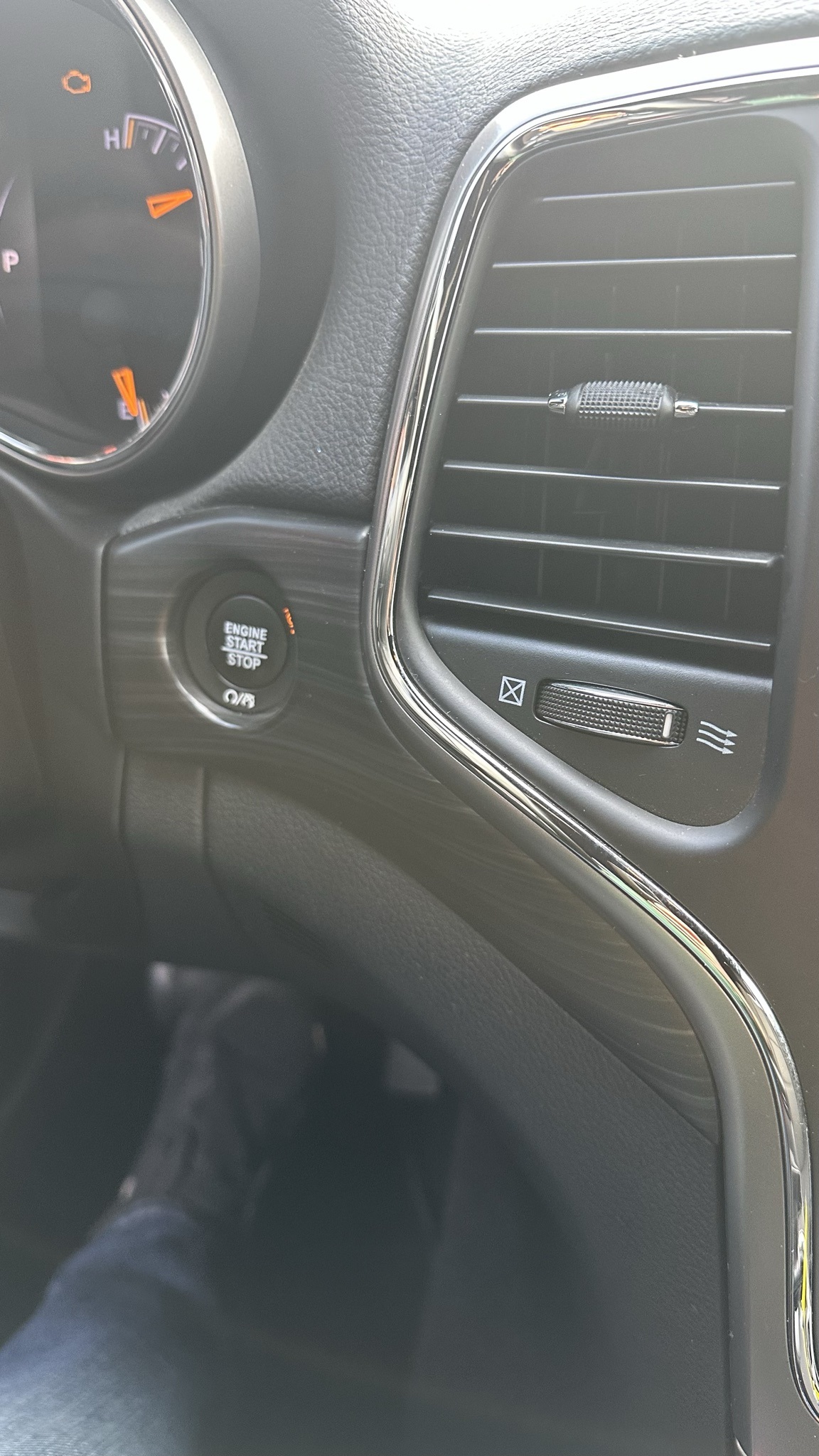 Vehicle image 23 of 26