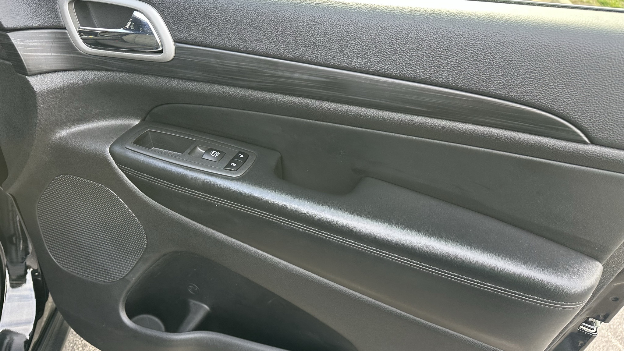 Vehicle image 9 of 26