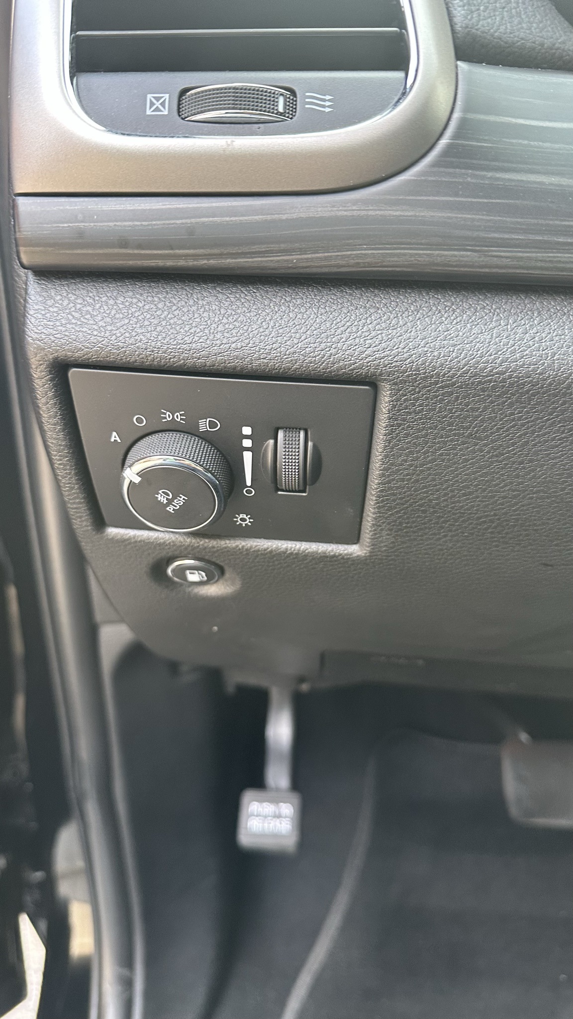 Vehicle image 22 of 26