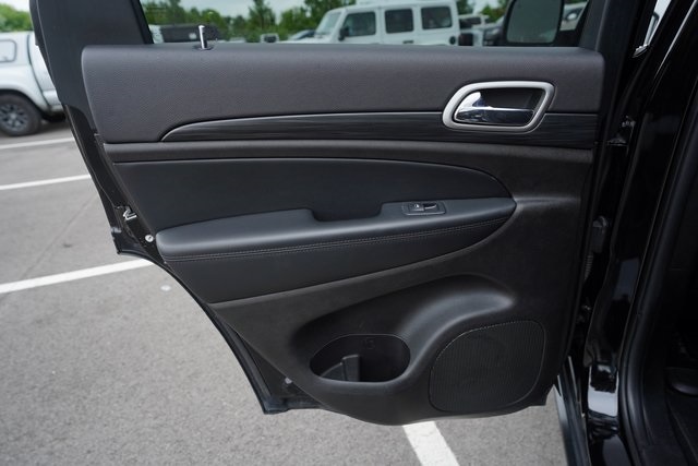 Vehicle image 18 of 37