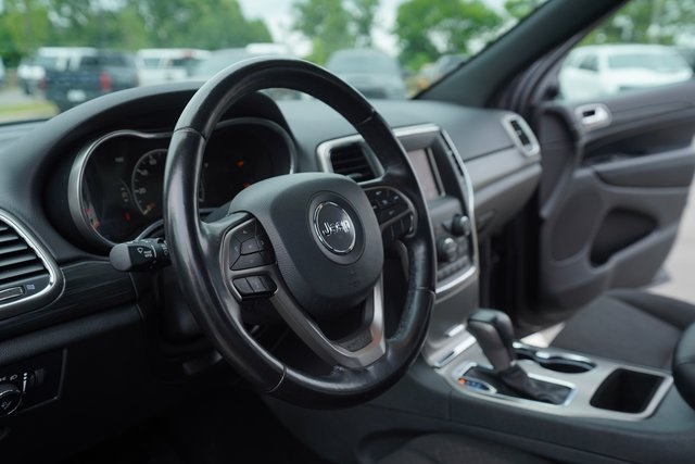 Vehicle image 27 of 37