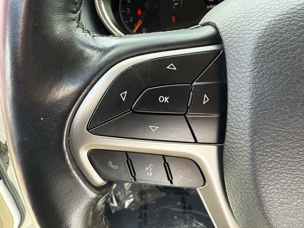Vehicle image 22 of 28