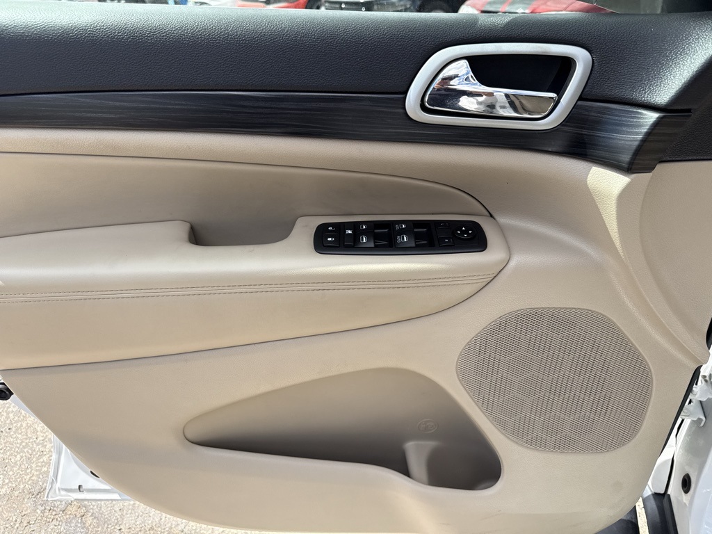 Vehicle image 20 of 28