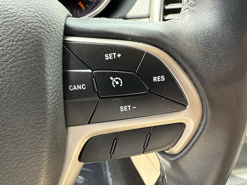 Vehicle image 23 of 28