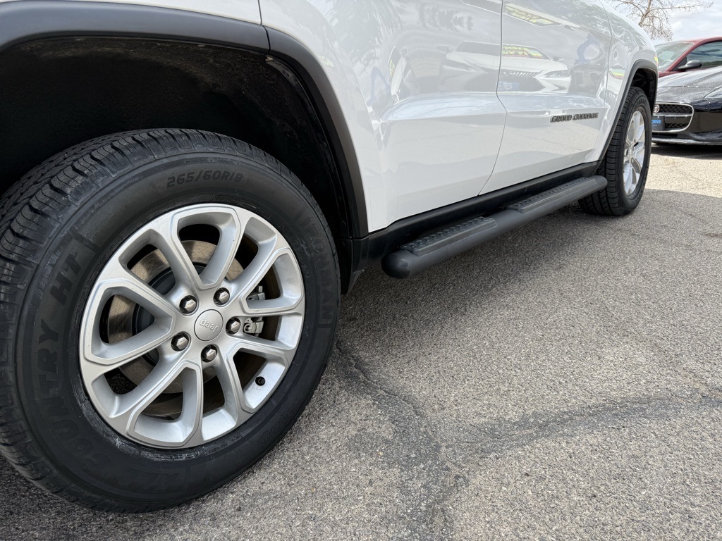 Vehicle image 9 of 28