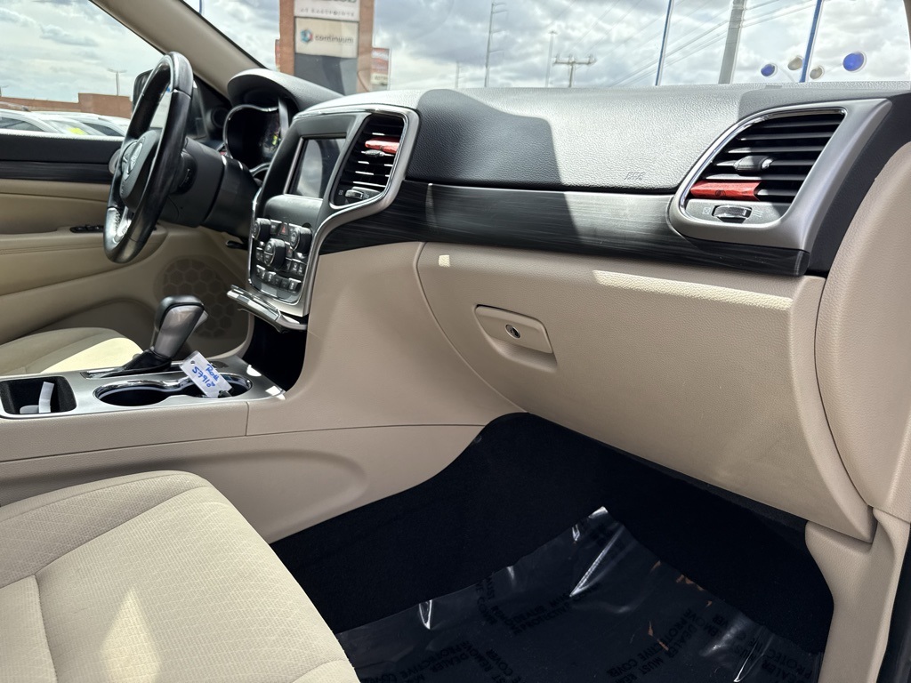 Vehicle image 16 of 28