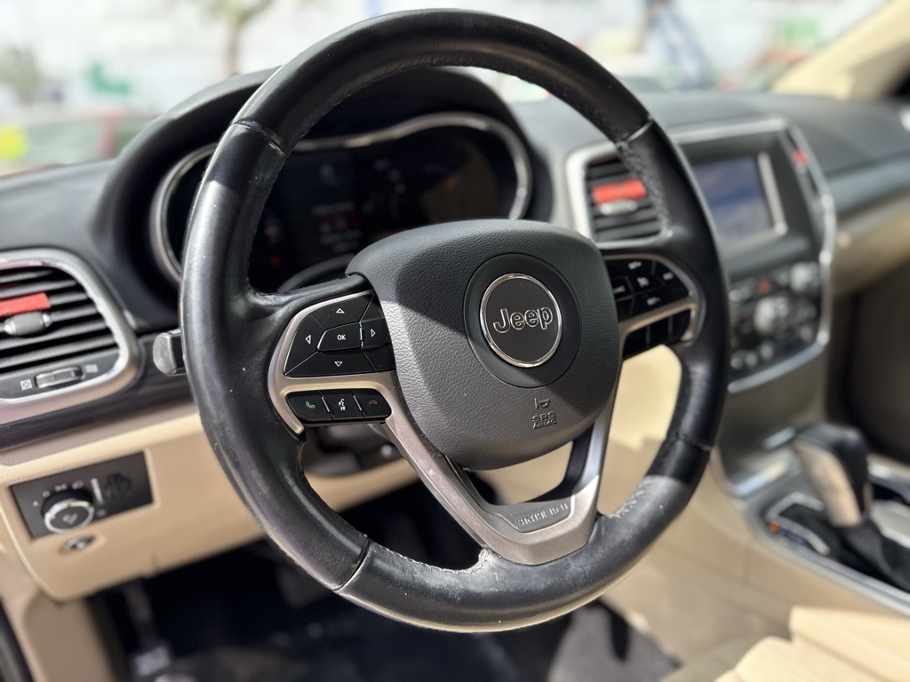 Vehicle image 24 of 28