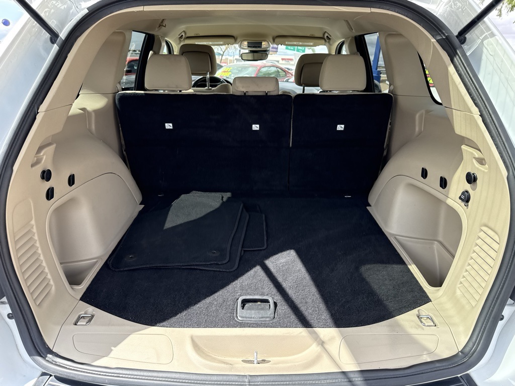 Vehicle image 10 of 28