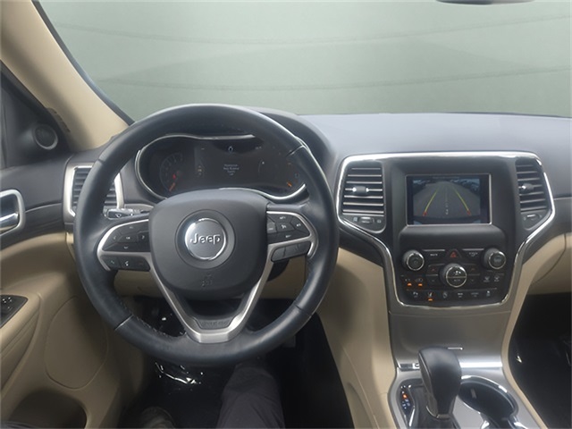 Vehicle image 17 of 25