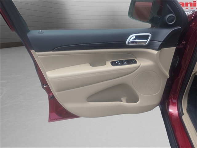 Vehicle image 21 of 25