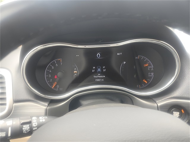 Vehicle image 18 of 25