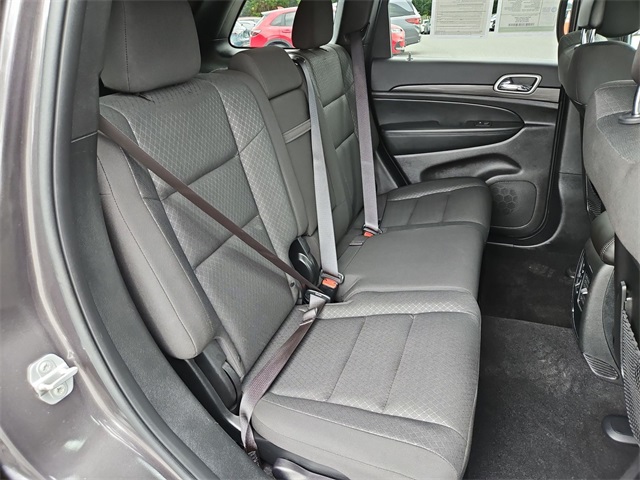 Vehicle image 17 of 23