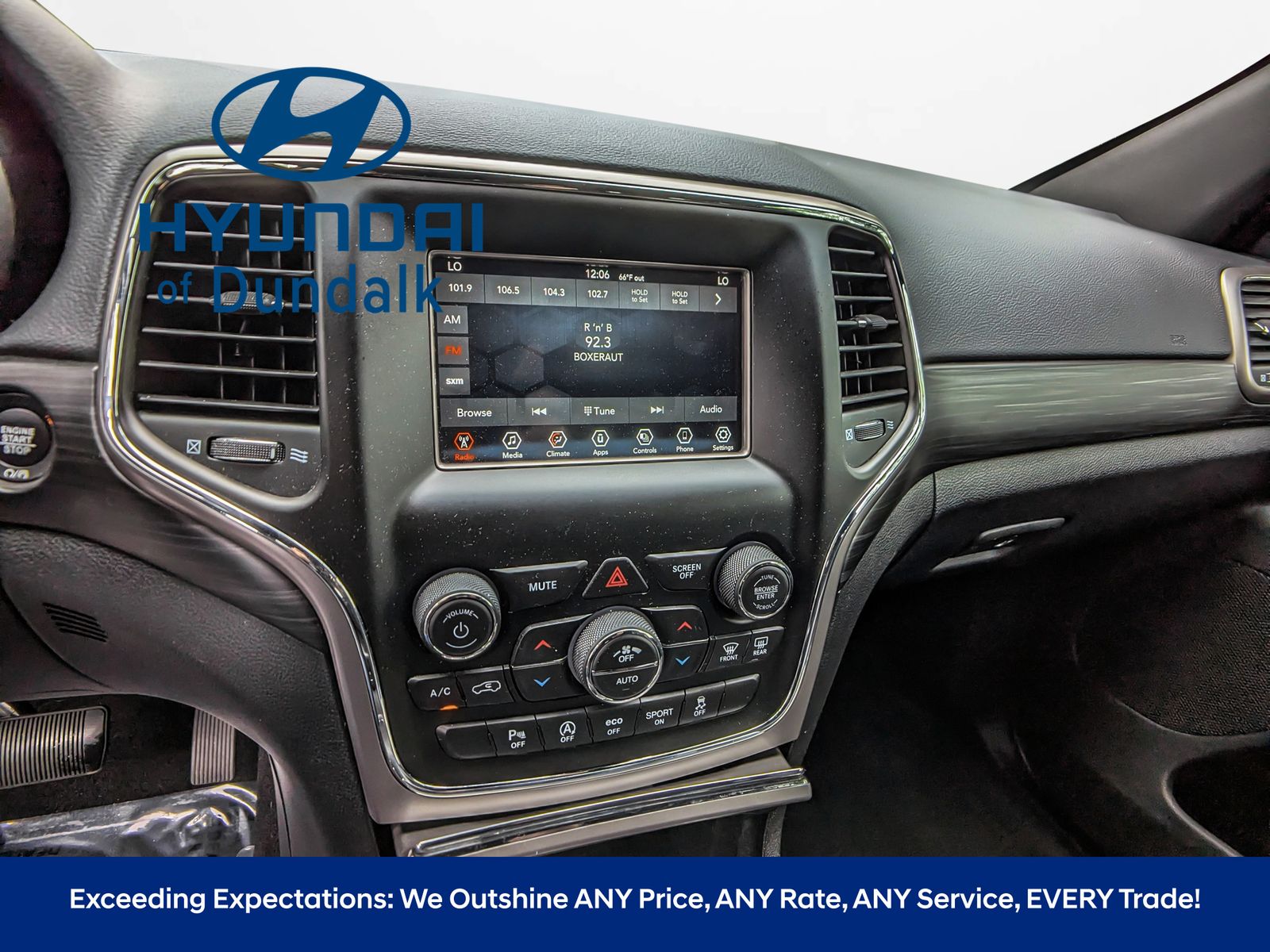 Vehicle image 21 of 34