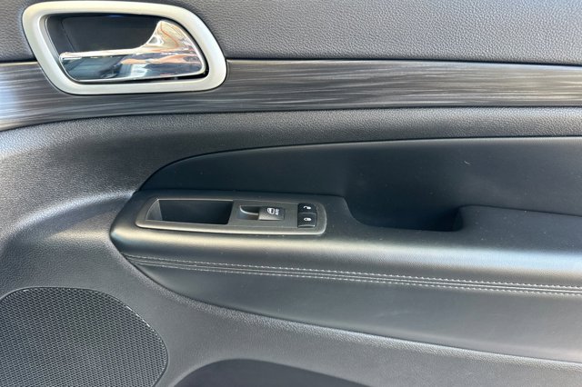 Vehicle image 21 of 37