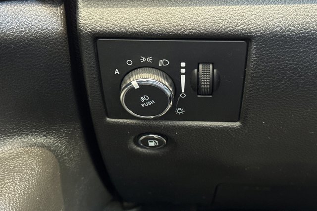 Vehicle image 32 of 37