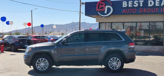 Vehicle image 9 of 17