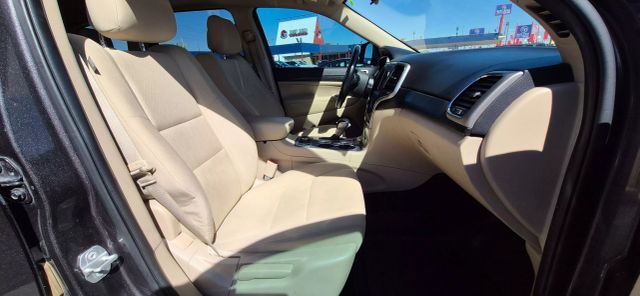 Vehicle image 13 of 17