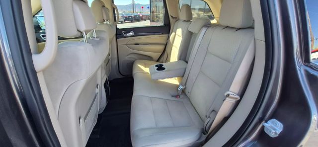 Vehicle image 11 of 17