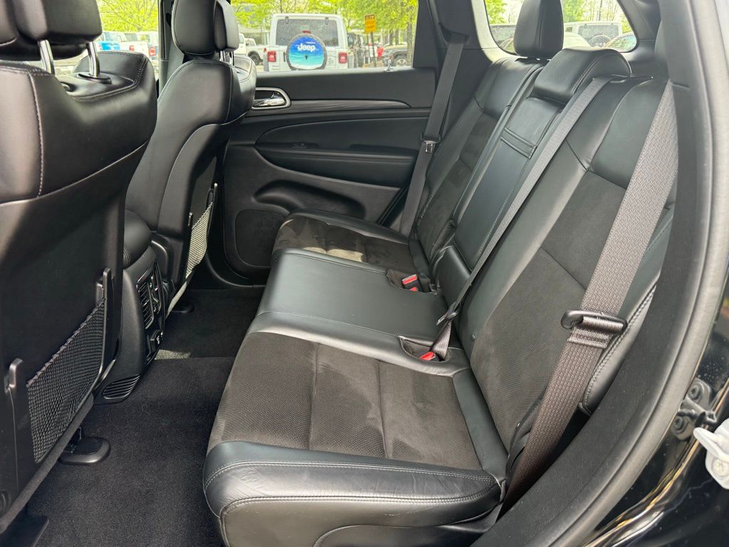 Vehicle image 10 of 32
