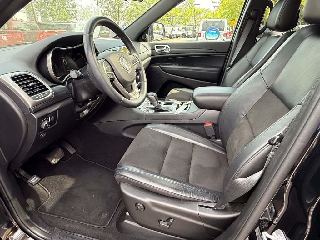Vehicle image 26 of 32