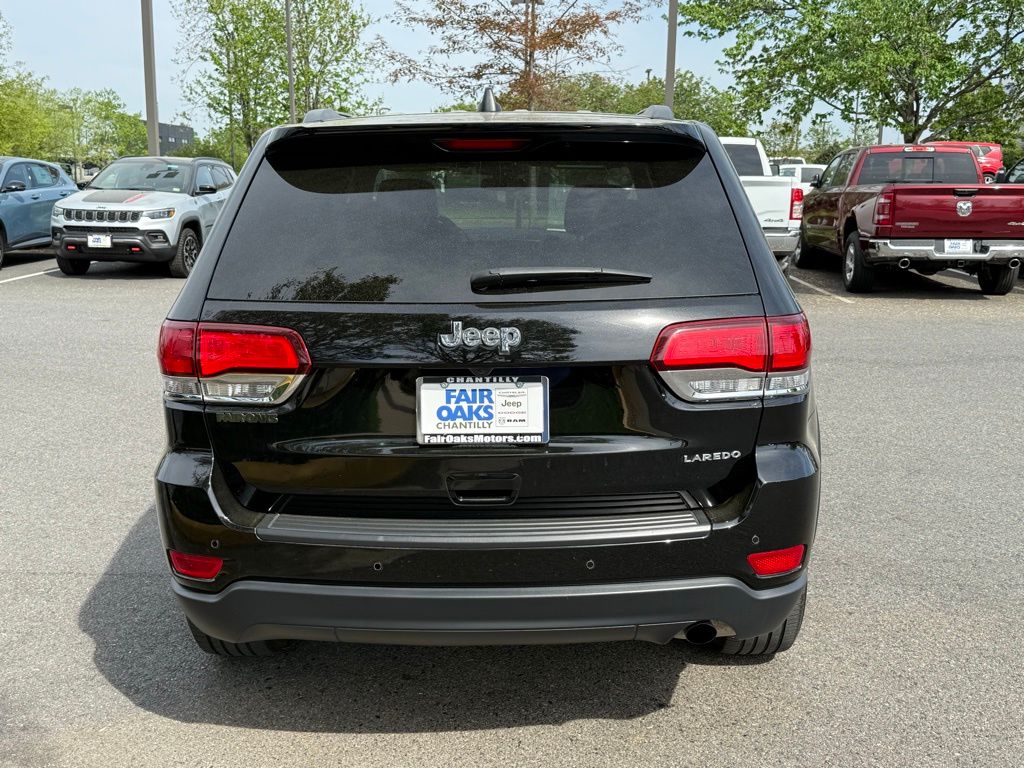 Vehicle image 17 of 32