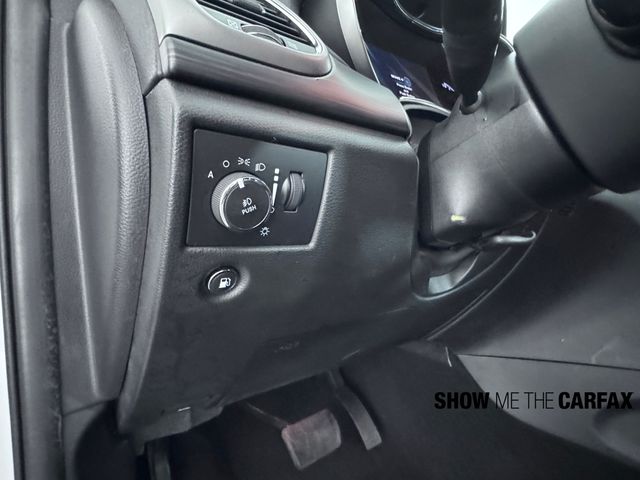 Vehicle image 33 of 40