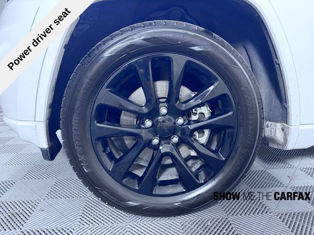 Vehicle image 10 of 40