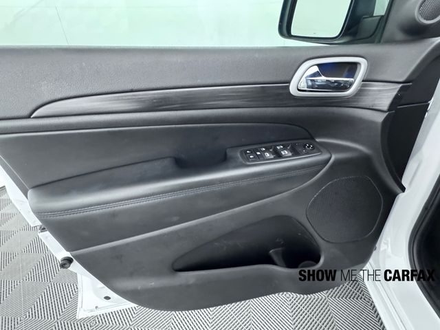 Vehicle image 22 of 40