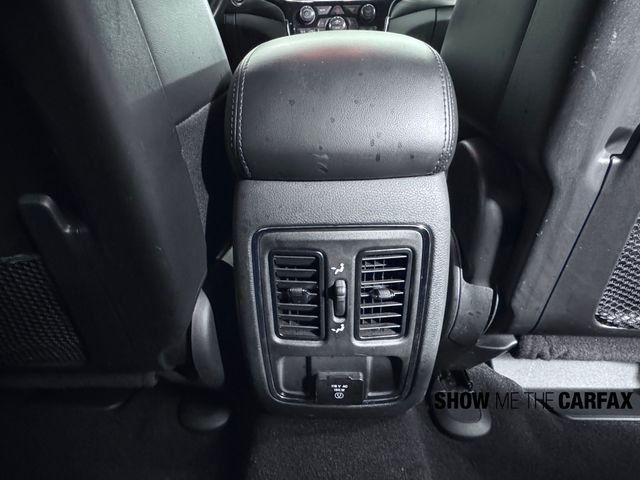 Vehicle image 25 of 40