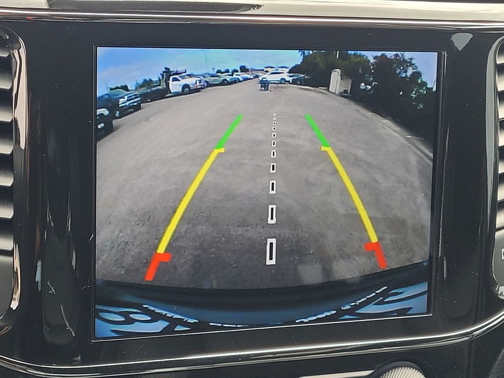 Vehicle image 16 of 25