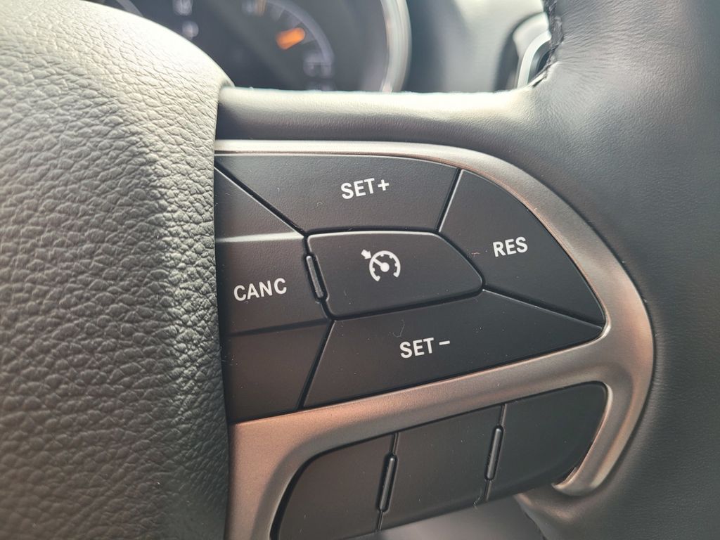 Vehicle image 18 of 25