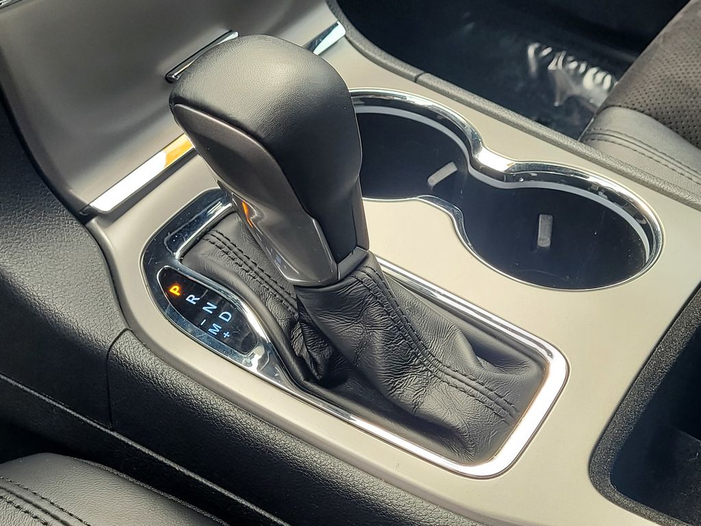Vehicle image 22 of 25