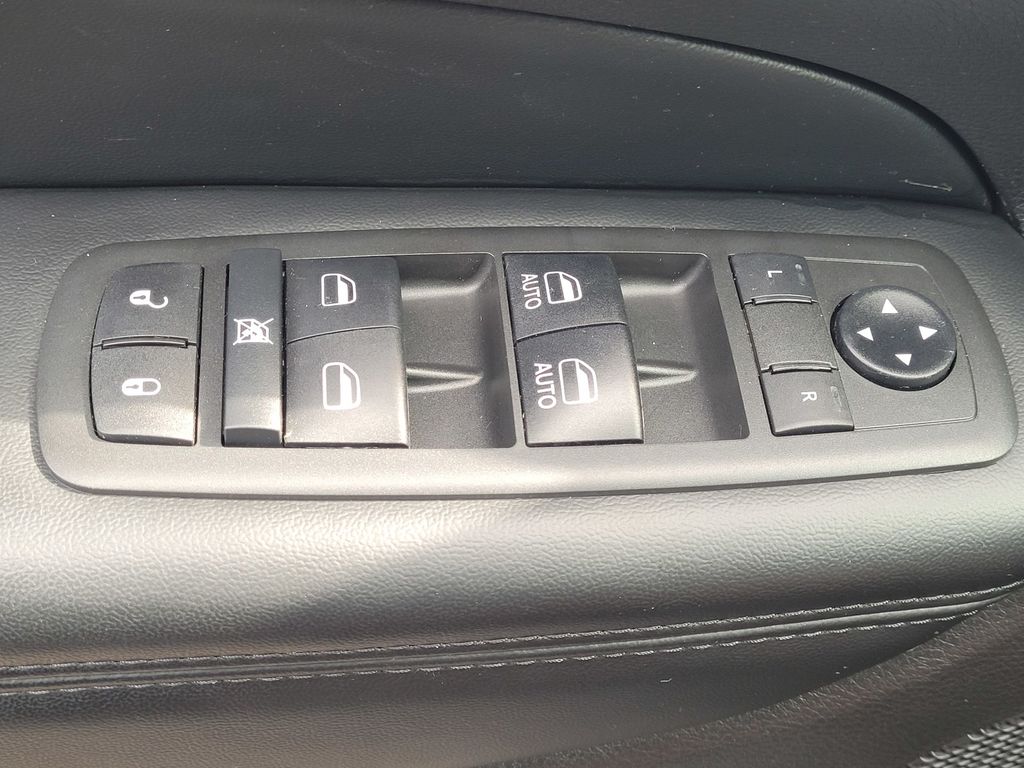 Vehicle image 20 of 25