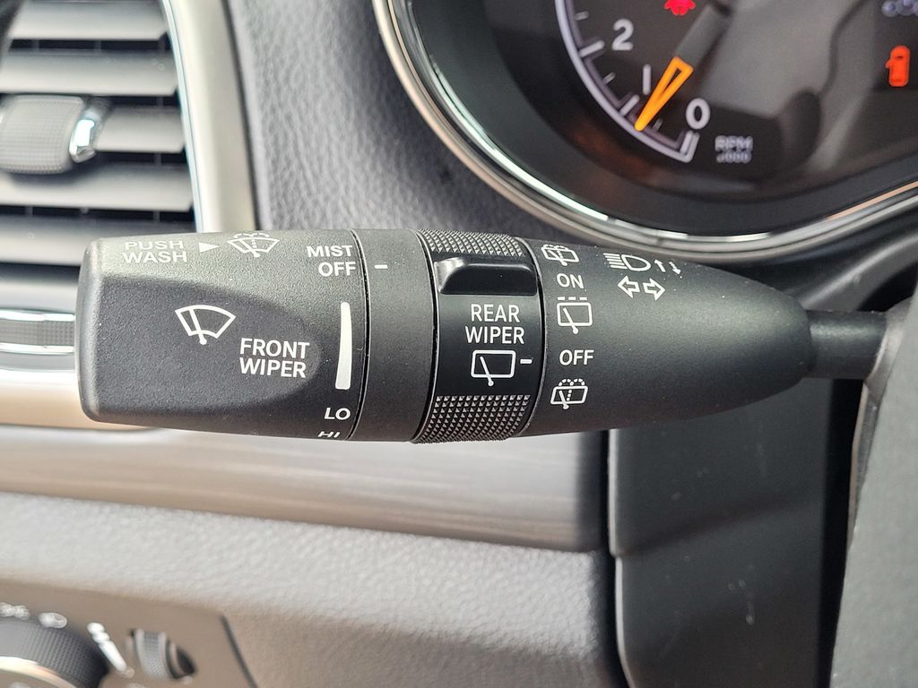 Vehicle image 23 of 25