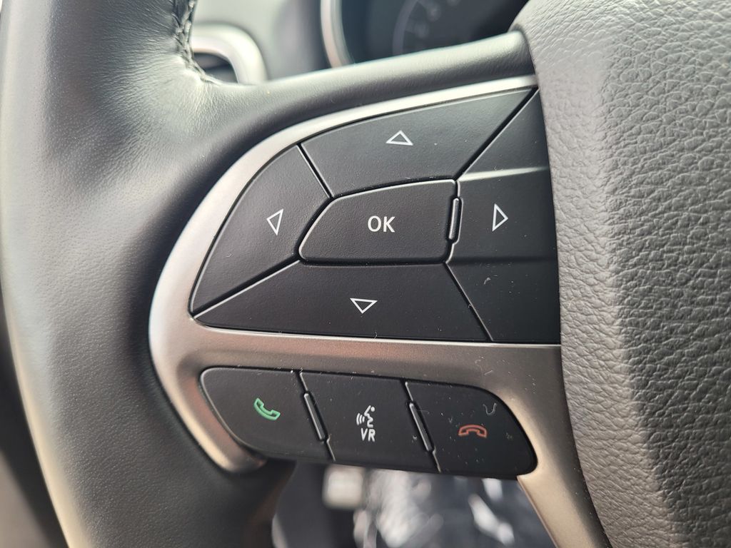 Vehicle image 17 of 25