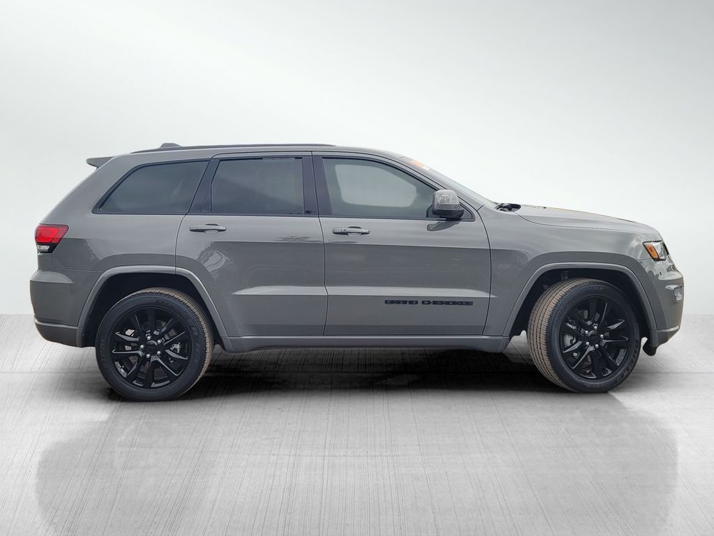Vehicle image 4 of 25