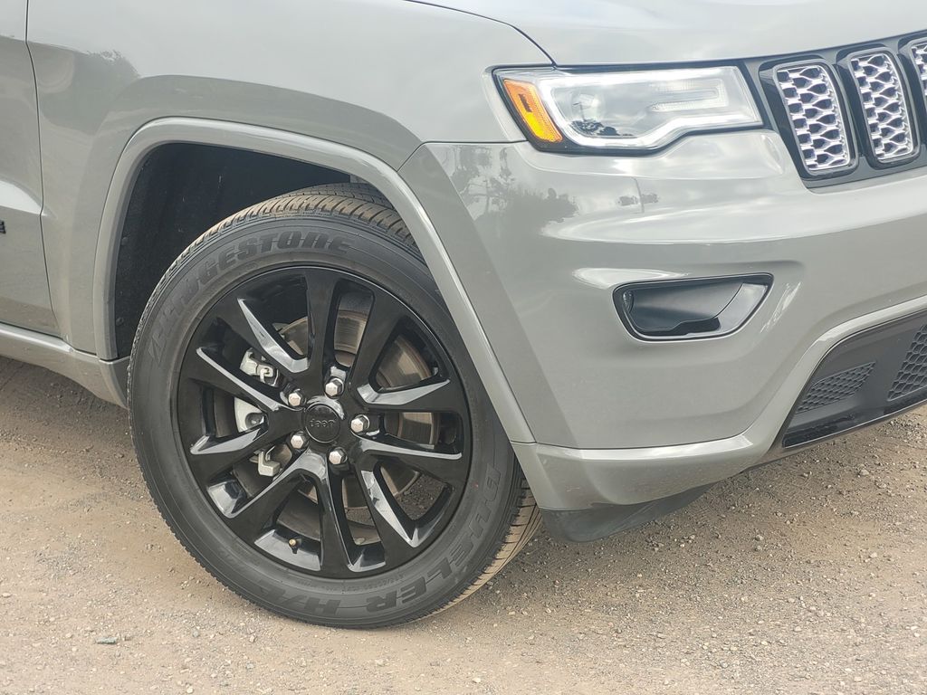 Vehicle image 9 of 25