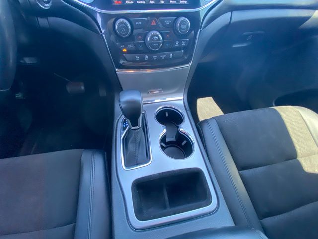 Vehicle image 16 of 21