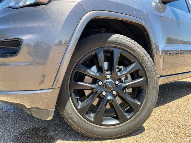 Vehicle image 10 of 21