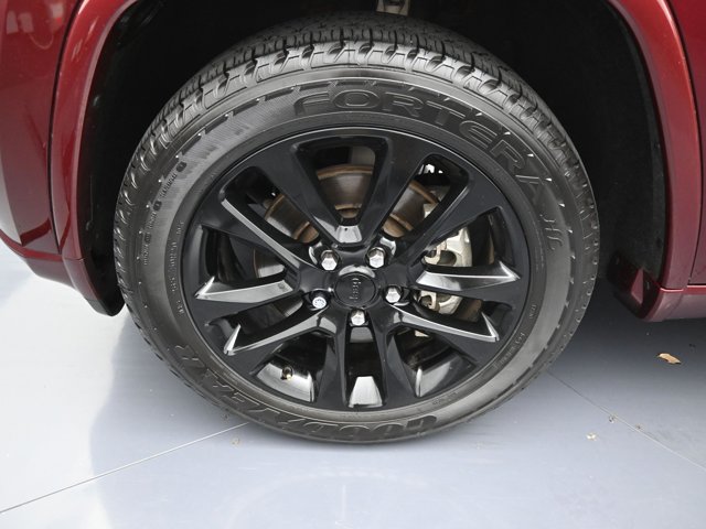Vehicle image 30 of 40