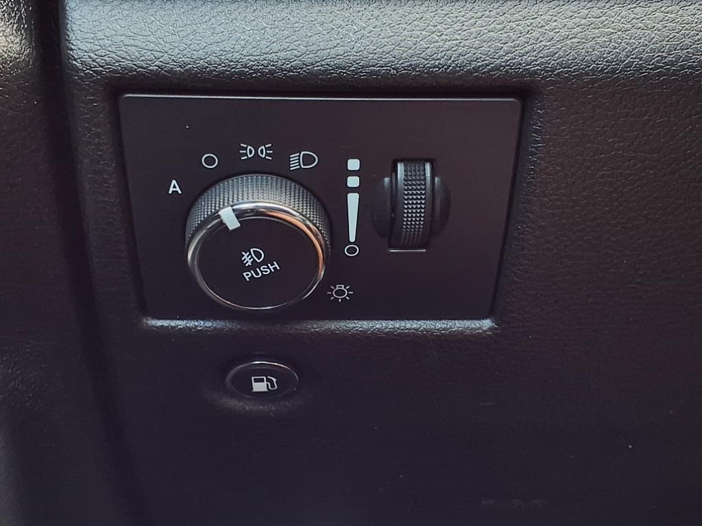 Vehicle image 16 of 27