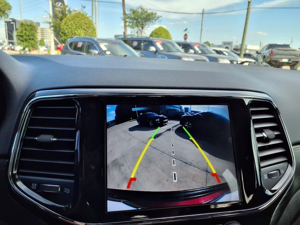 Vehicle image 10 of 27