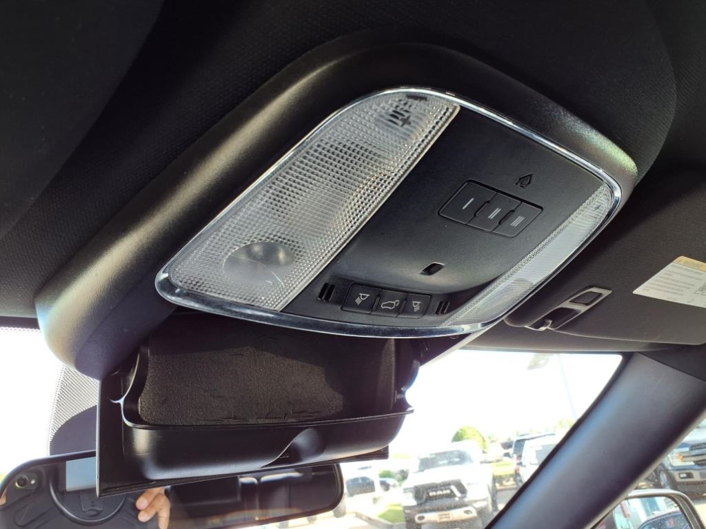Vehicle image 17 of 27