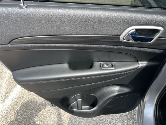 Vehicle image 32 of 47